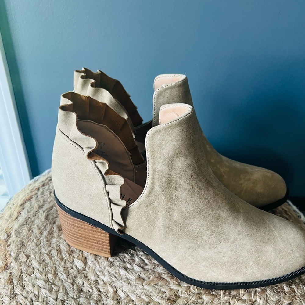 Journee Lennie Ruffled Ankle Bootie - Picture 2 of 9